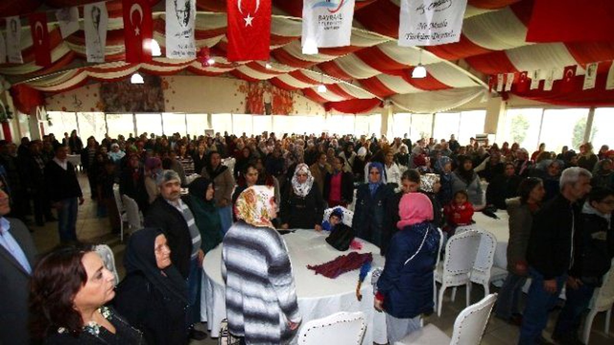 Bayraklı Belediyesi\'nden 900 Öğrenciye Karşılıksız Burs