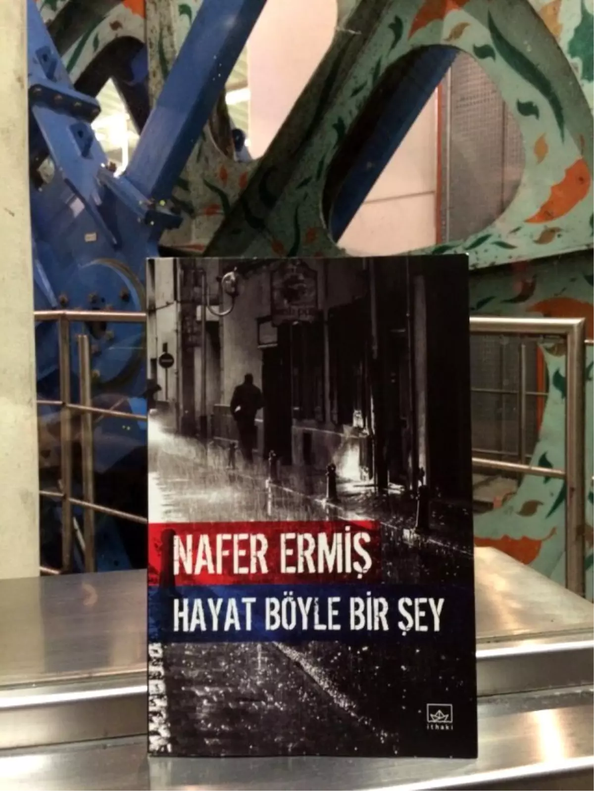 Bu Haftanın 9 Kitabından 1\'i : Hayat Böyle Bir Şey