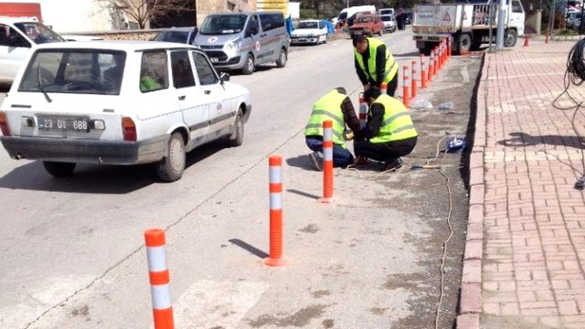 Elazığ\'da da Adliye Önünde Araçlar İçin Tedbir Alındı