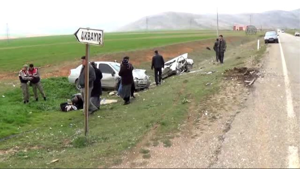 Elbistan\'da Trafik Kazası: 4 Yaralı