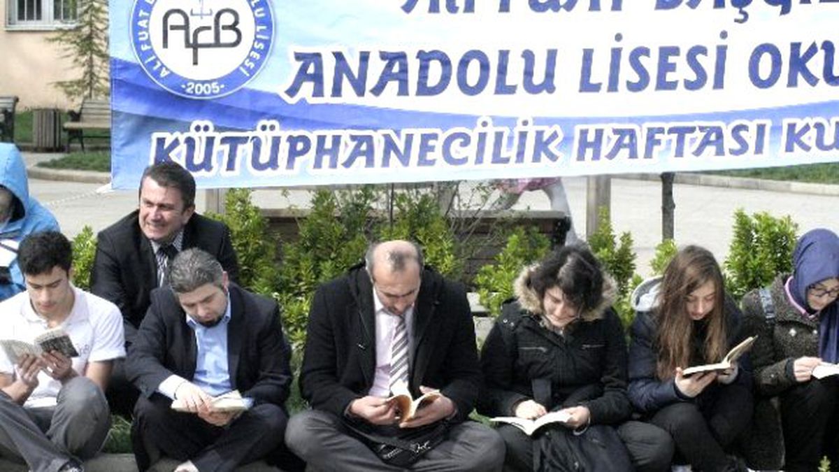 Farkındalık Oluşturmak İçin Kitap Okudular