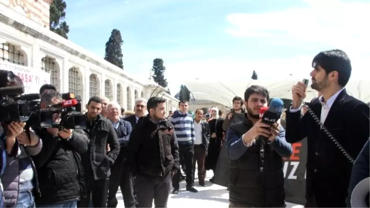 Fatih Camii\'nde Terör Protestosu