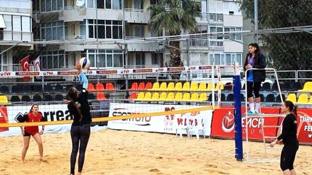 Foça Belediyespor, Plaj Voleybolu Turnuvası\'na Katılacak