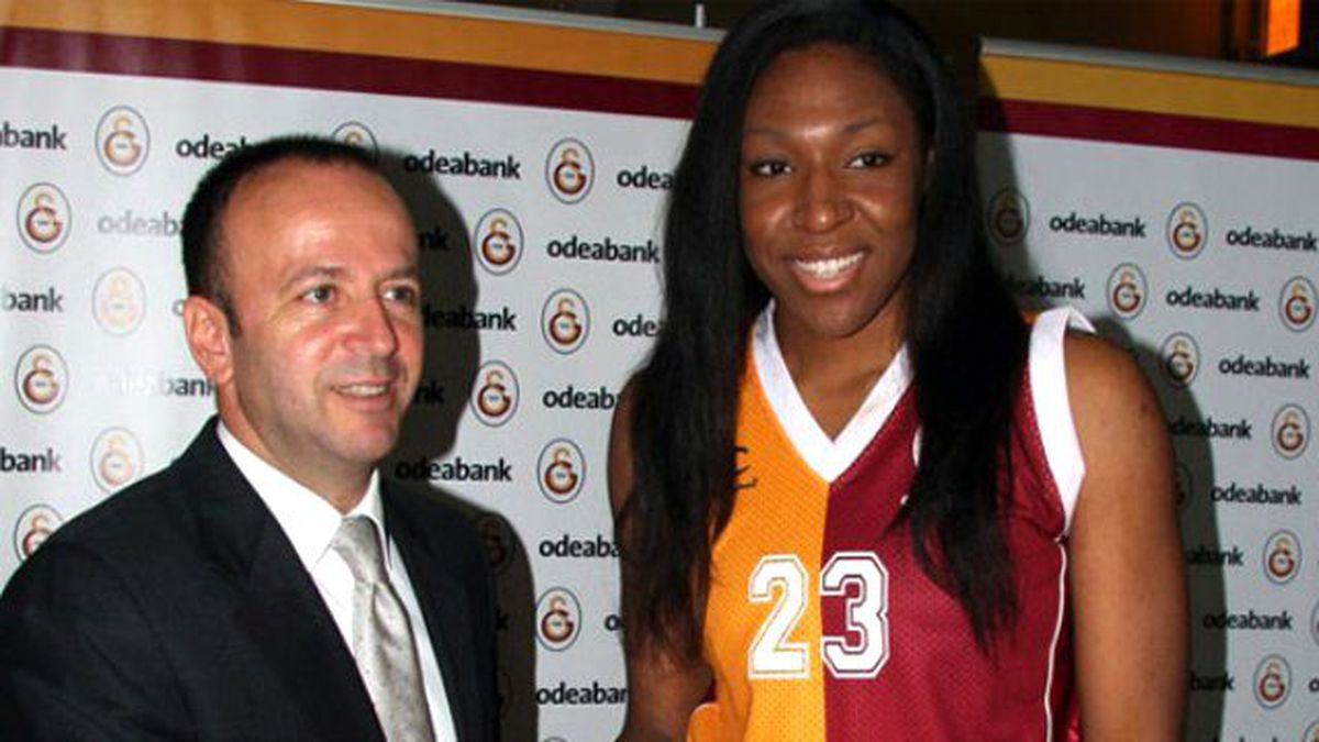 Galatasaraylı Kadın Basketbolcu Kelsey Bone, Ülkesine Döndü