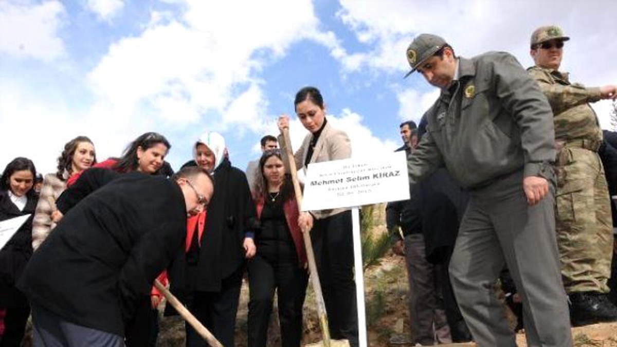 Hakkari\'de Şehit Savcı Kiraz ve Özgecan İçin Fidan Dikildi