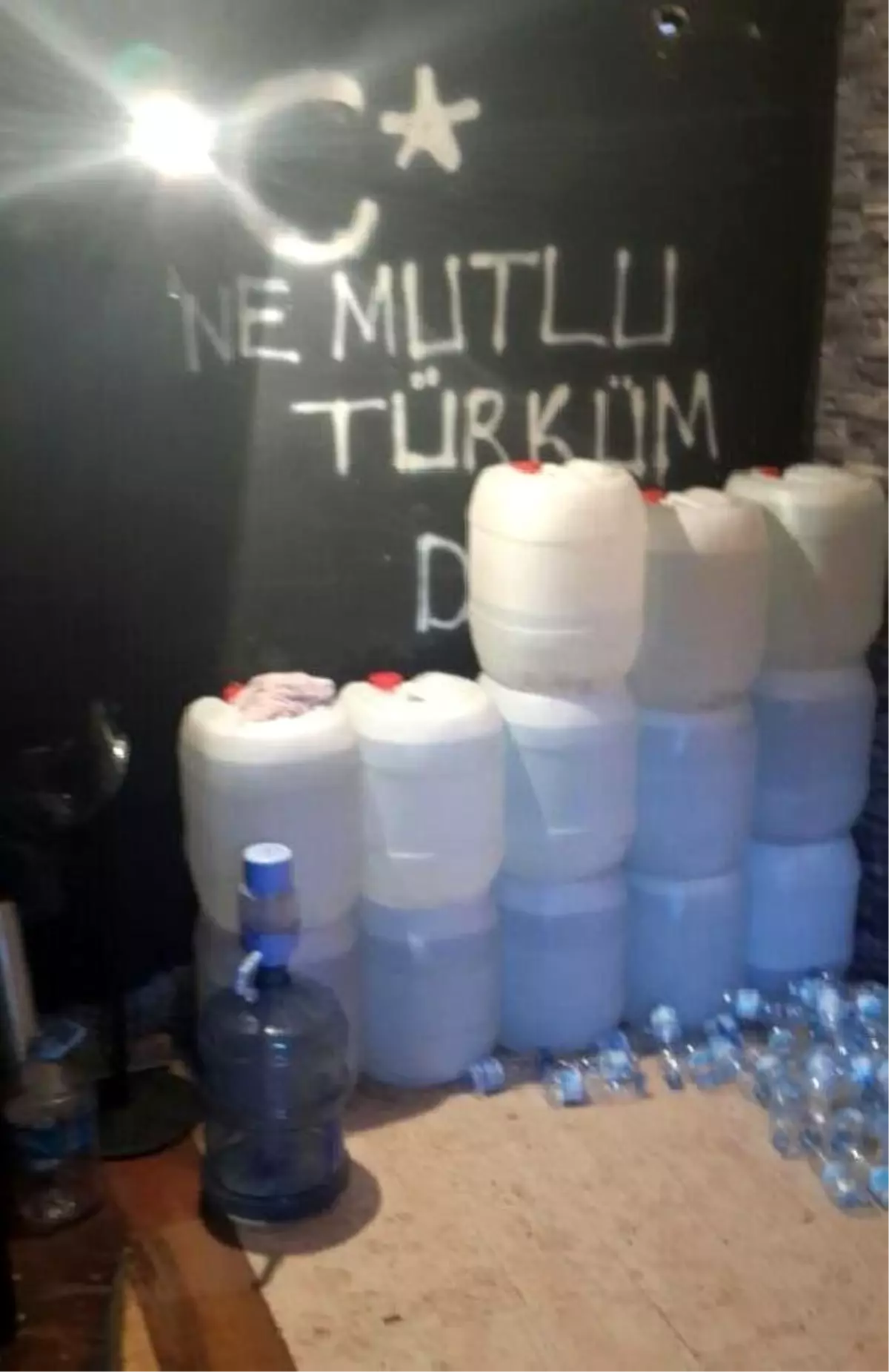 İzmir\'de 670 Litre Sahte Rakı Ele Geçirildi