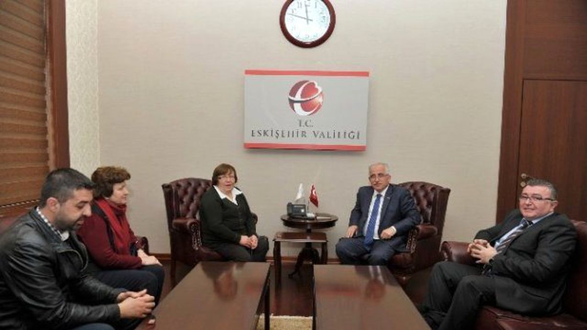 Kanserle Yaşam Derneği Üyeleri Vali Tuna\'yı Ziyaret Etti