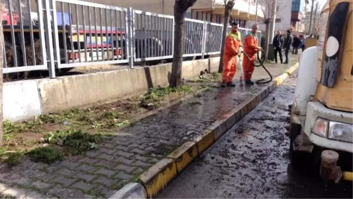 Körfez Belediyesi Temizlik Seferberliğini Sürdürüyor