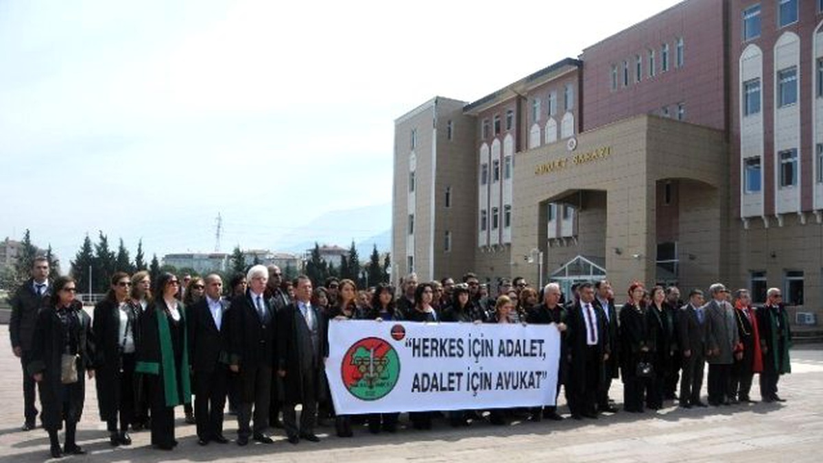 Manisa Barosu, Avukatlar Günü\'nü Buruk Kutladı