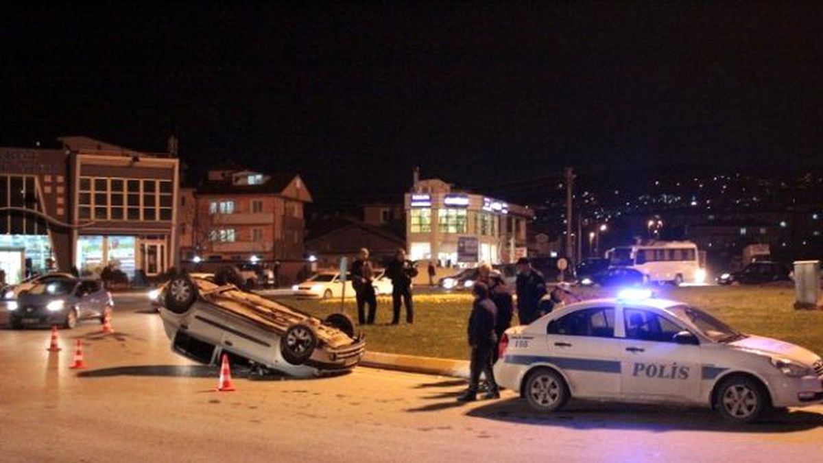 Sakarya\'da Trafik Kazası: 3 Hafif Yaralı
