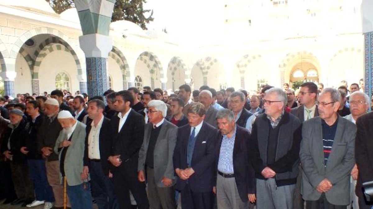 Şehit Savcı Kiraz İçin Mersin\'de Gıyabi Cenaze Namazı Kılındı