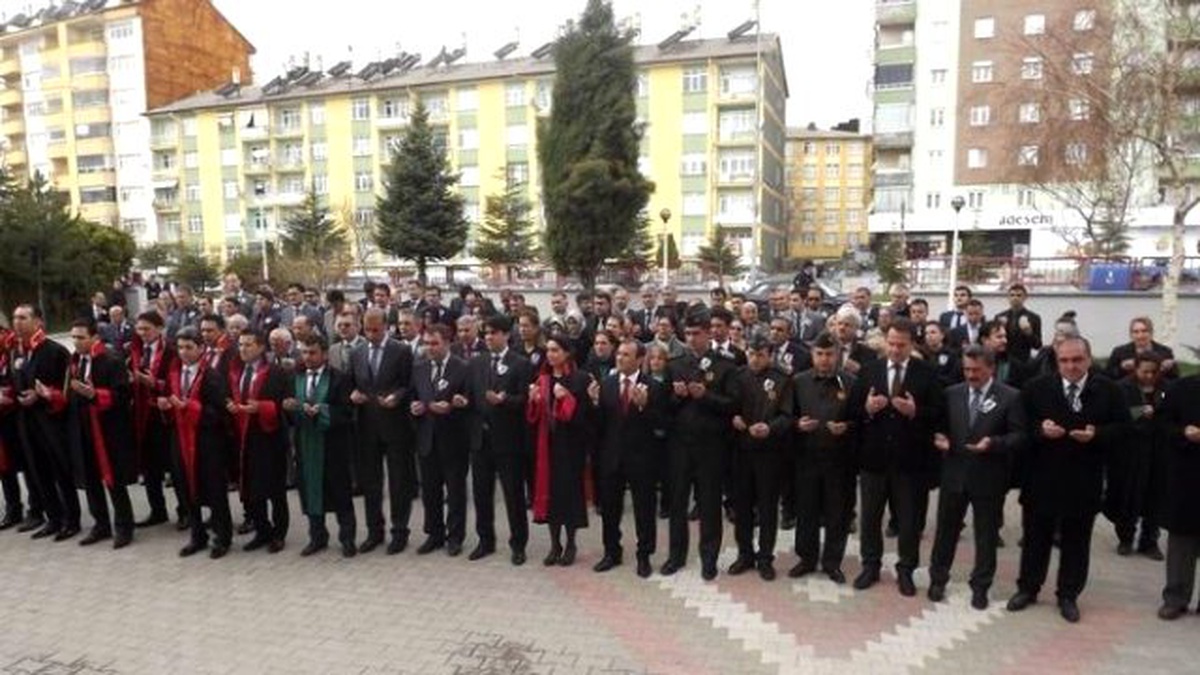 Seydişehir Adliyesi Önünde Şehit Savcı Kiraz Anıldı