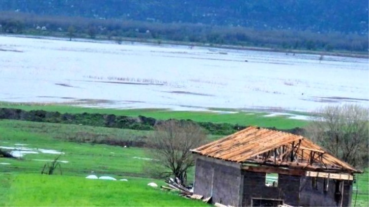 Simav Ovası\'nda Ekili Alanlar Sular Altında Kaldı