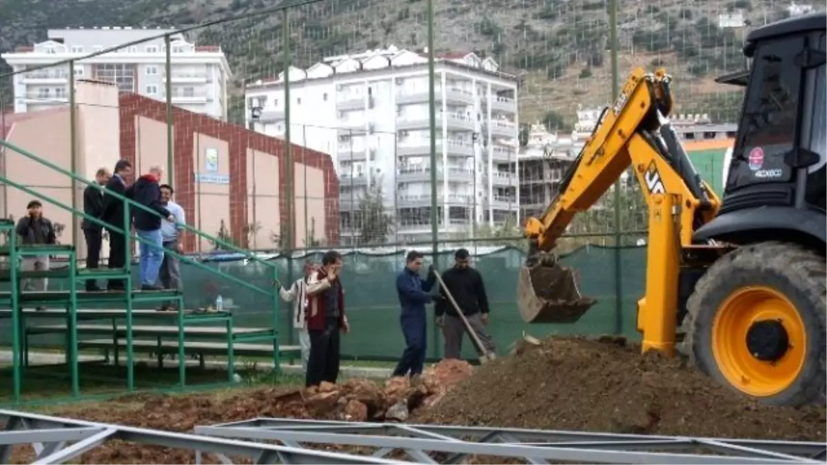 Zimbitlik Sahası Aydınlatma Sistemi Yenileniyor