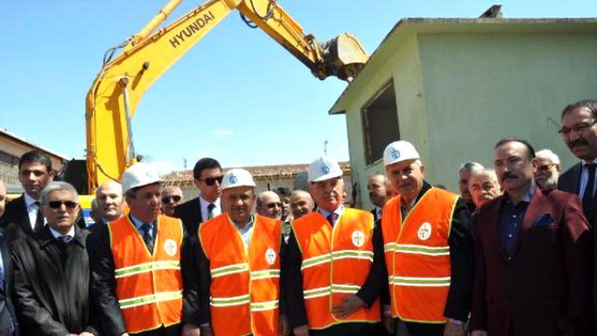 60 Yıllık İzmit C Tipi Cezaevi\'nin Yıkımına Başlandı
