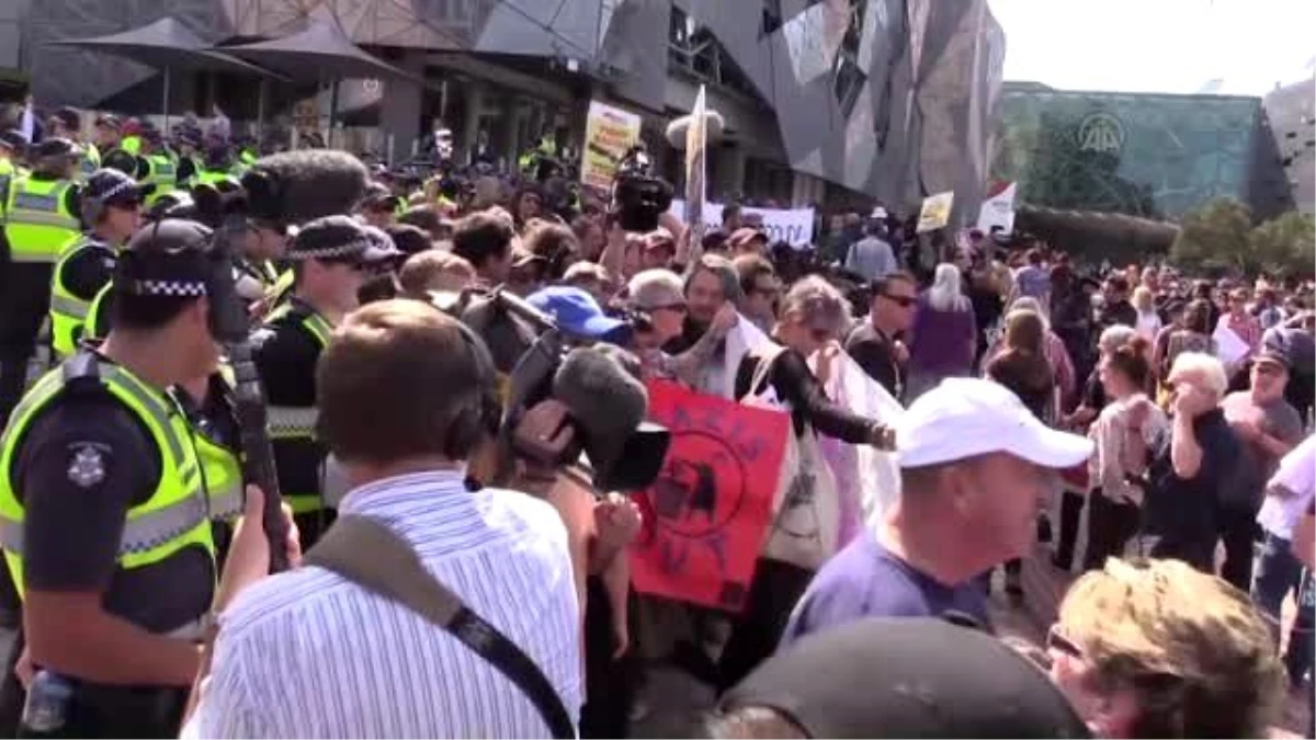 Avustralyalılar İslam Karşıtı Gösteriyi Engelledi