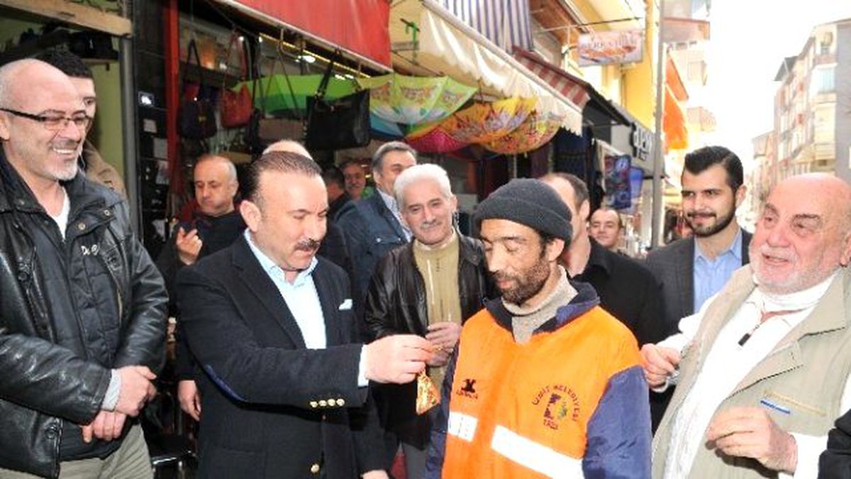 Başkan Doğan\'dan Bir İşçiye Daha Altın