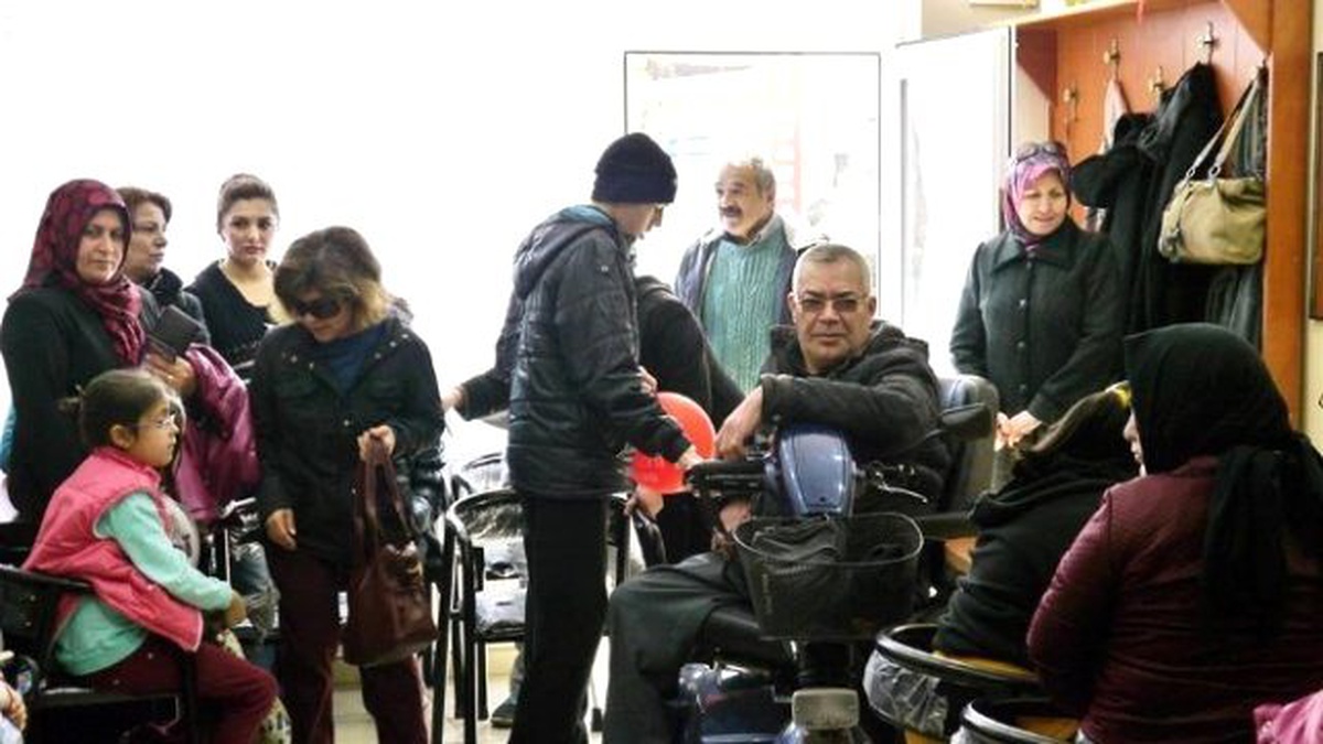 Bozüyük\'te Minik Öğrenciler Mavi Kapak Kampanyasına Destek Verdi