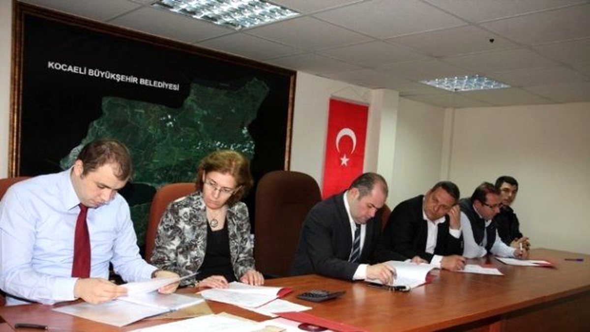Büyükşehir 12 Km Yeni Oto Korkuluk Yapacak