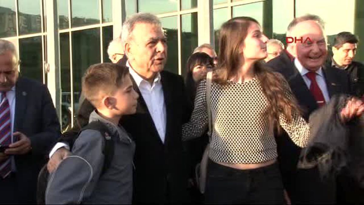Buz Hokeyi\'nde Görkemli Açılış