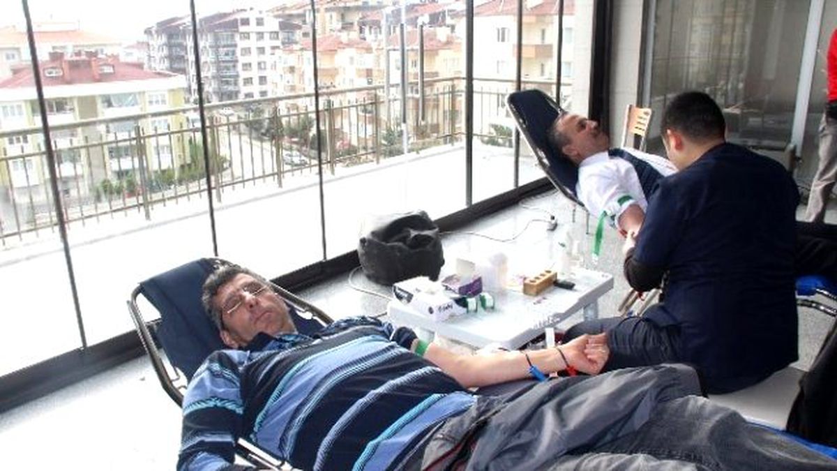 Cami Cemaati Kan Bağışladı