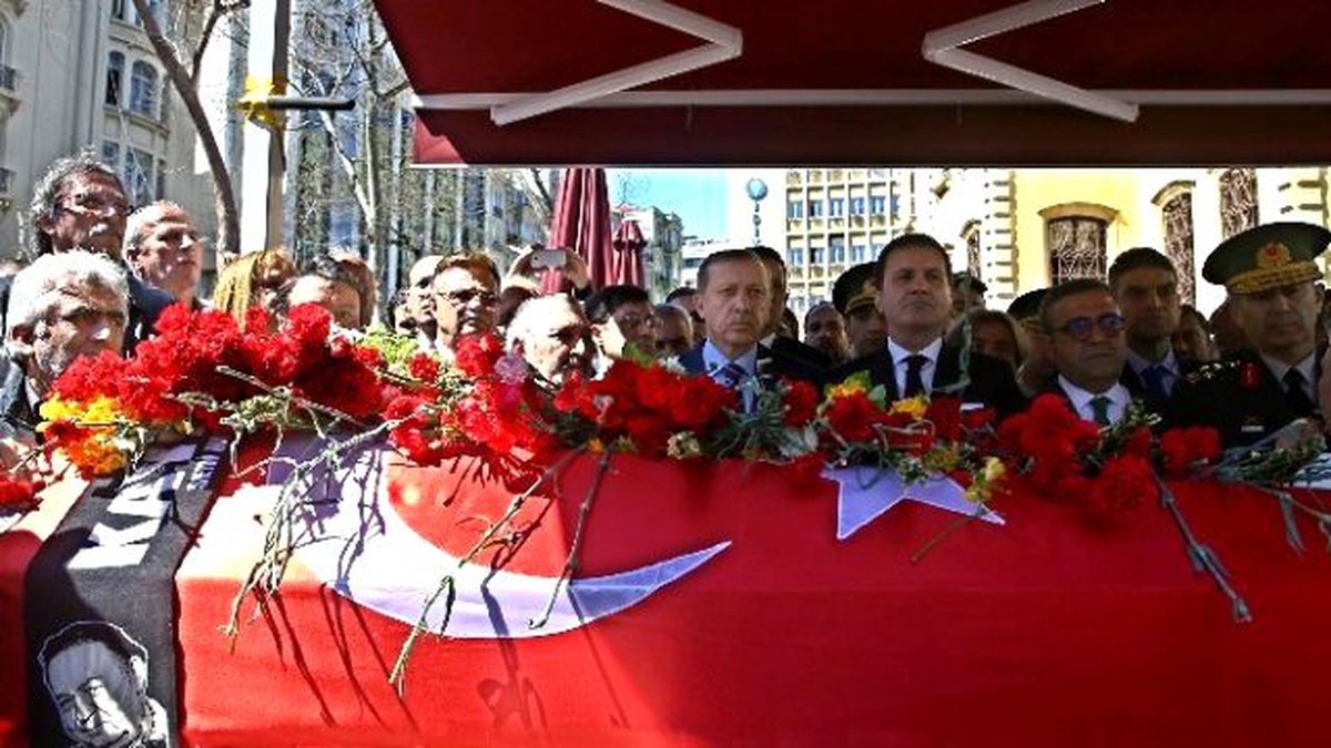 Cumhurbaşkanı Erdoğan, Kayahan\'ın Ailesine Taziyede Bulundu