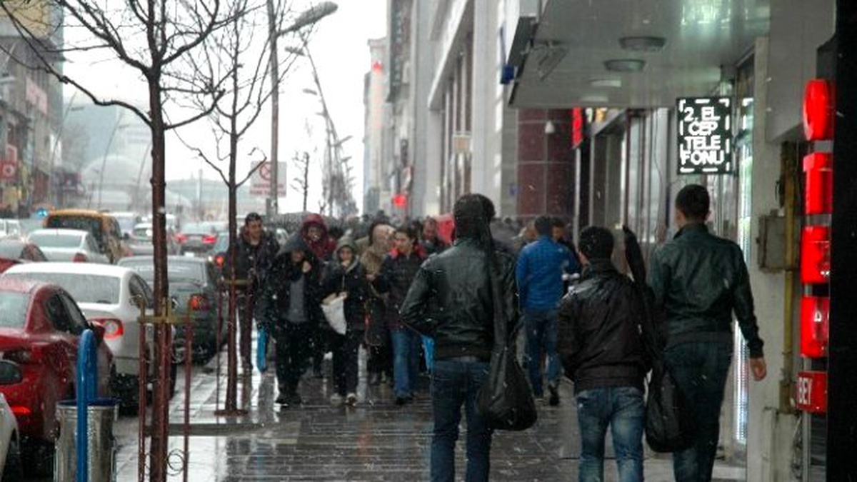 Erzurum\'a Nisan Ayında Kar Sürprizi