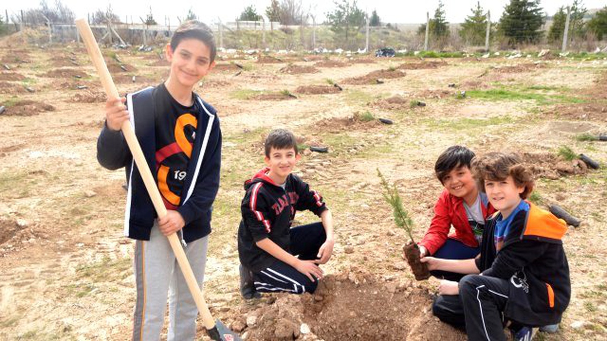 Esentepe Koleji Öğrencileri Fidan Dikti