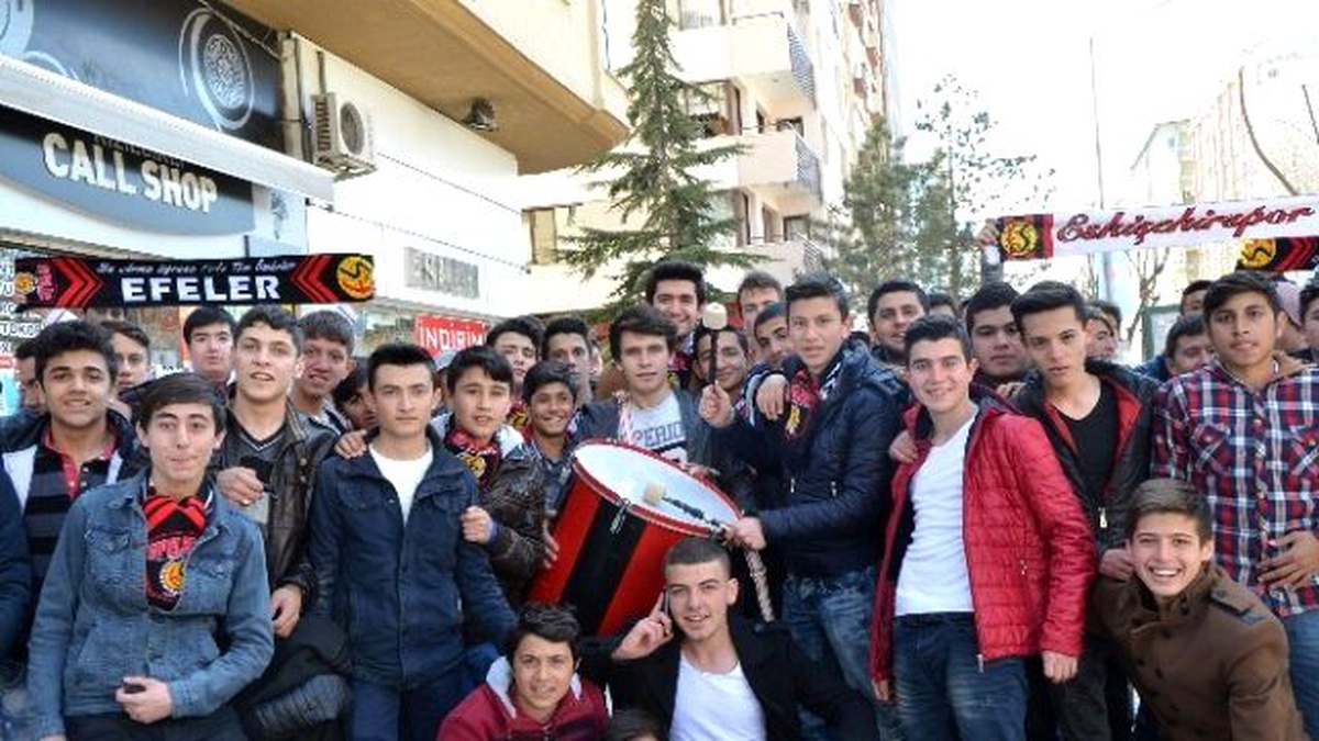 Eskişehirspor Taraftarı Maçın Havasına Girdi