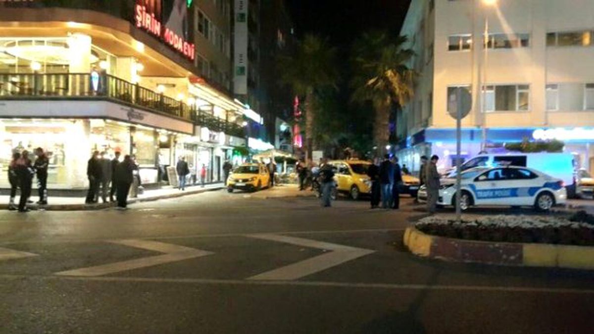 Hatay\'da Kafede Tartışan Bir Uzman Çavuş Bıçaklandı