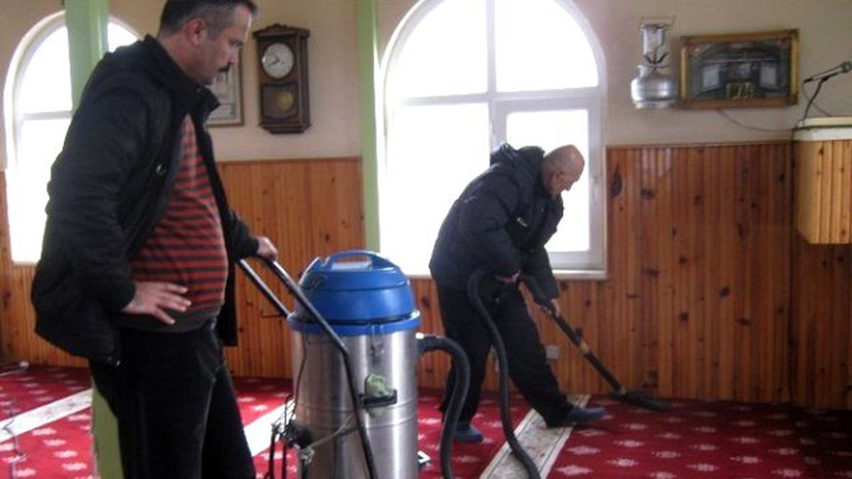 İzmit\'te Ayda 79 Cami Temizleniyor