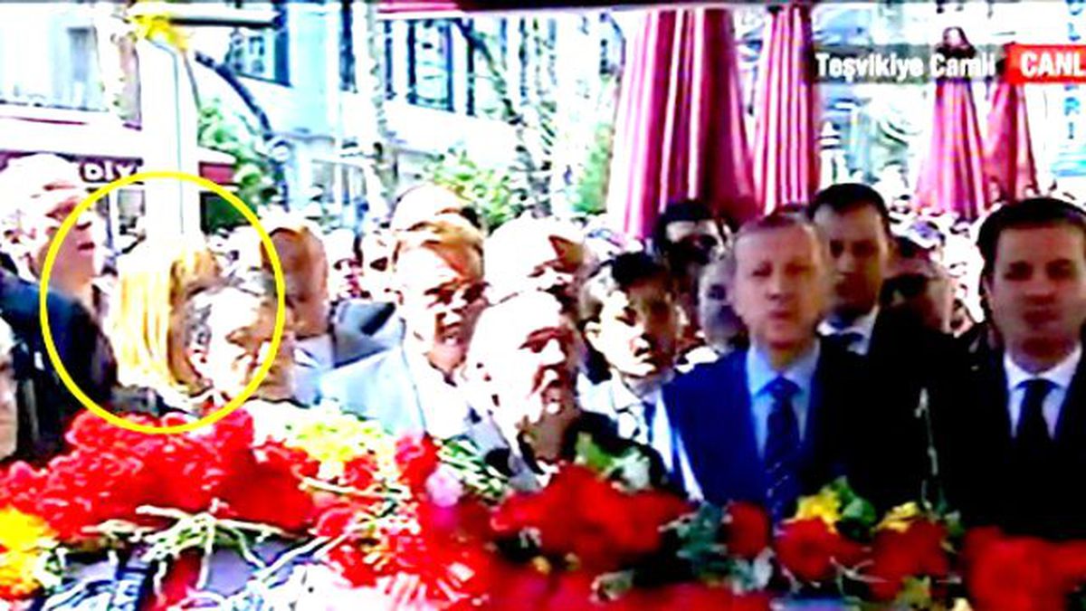 Kayahan'ın Cenazesindeki Gizemli Kadın Erdoğan'ın Peşini Bırakmadı