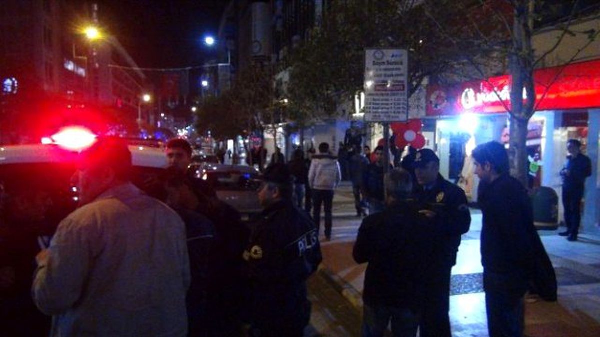 Manisa\'da Bıçaklı Kavga: 3 Yaralı