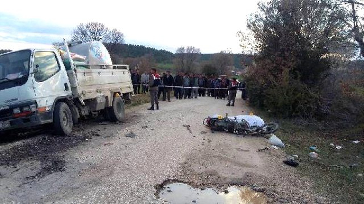 Motosikletle Süt Kamyonu Çarpıştı: 1 Ölü, 1 Ağır Yaralı