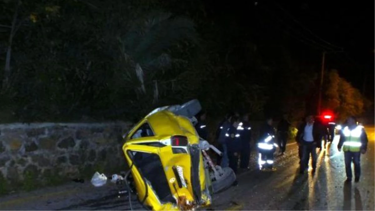Otomobilini Keskin Virajda Yol Ortasında Durduran Sürücü Ağır Yaralandı
