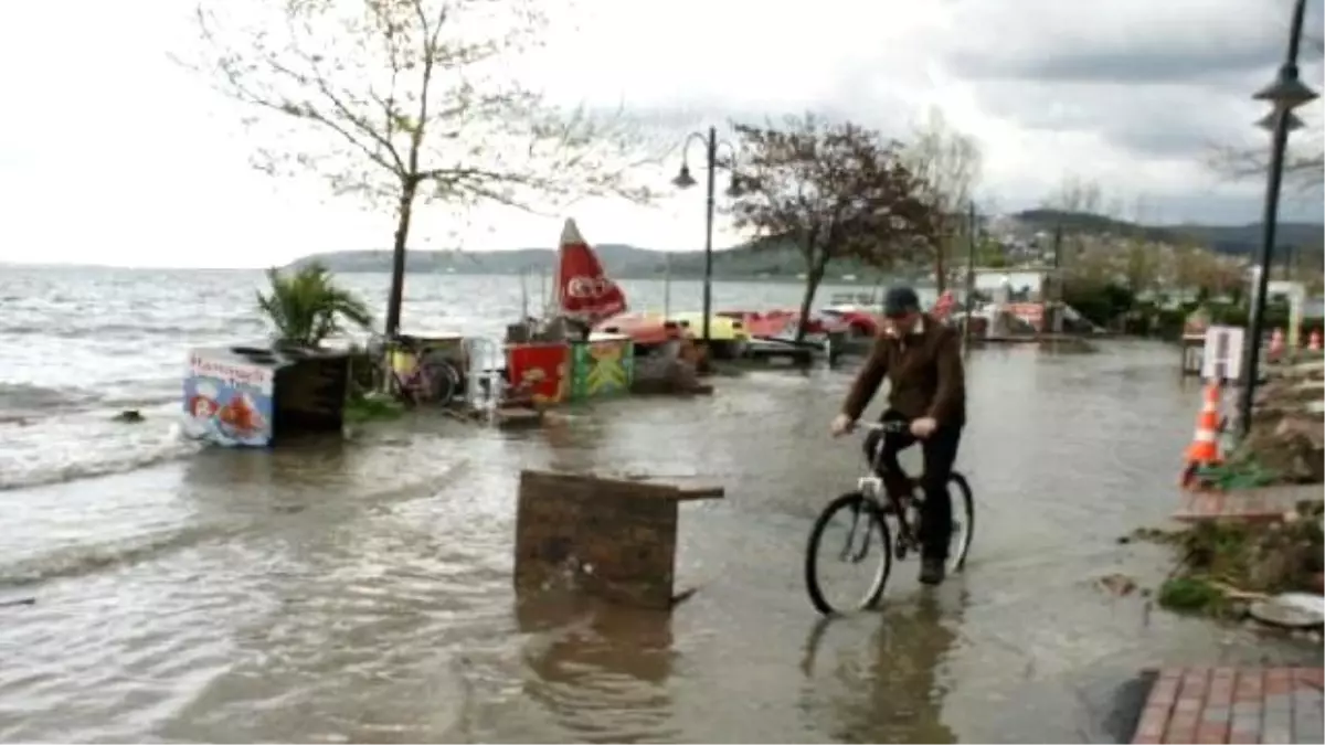 Sapanca Gölü İyice Coştu