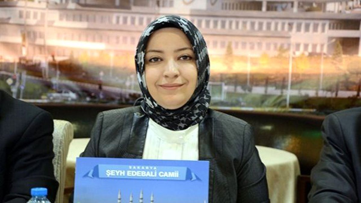 Türkiye\'nin İlk Kadın Cami Yardımlaşma Derneği Başkanı
