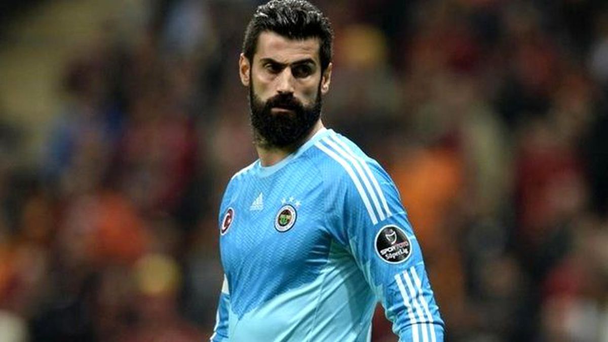 Volkan Demirel, Rizespor Maçında Sakatlanarak Oyundan Çıktı