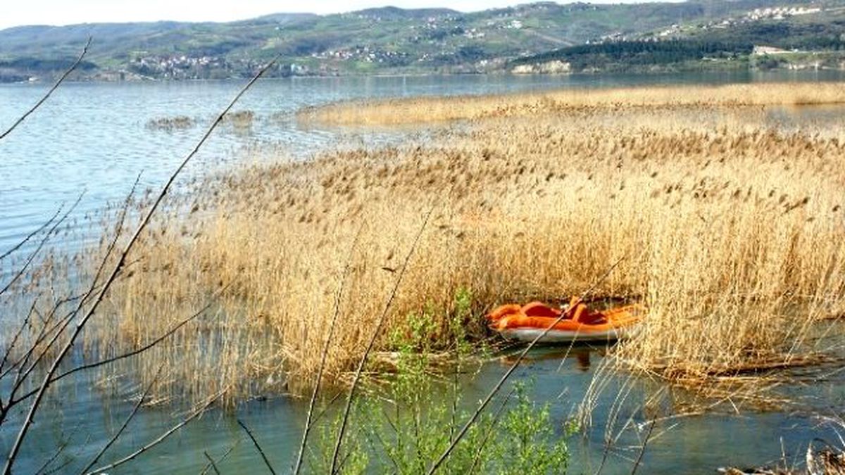 Yanan Sazlıklar Göl Suları Altında Kaldı