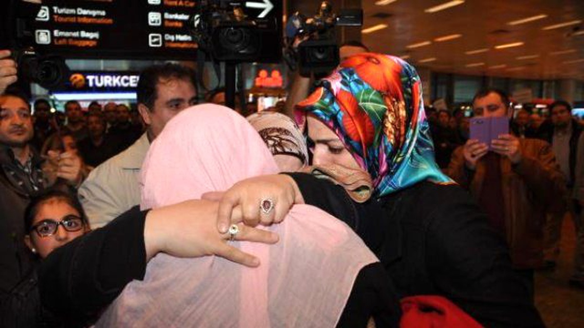 Yemen\'den Tahliye Edilen Türkler Yurda Getirildi