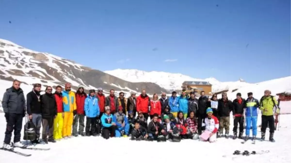 2 Bin 700 Rakımda Kayak Yarışması