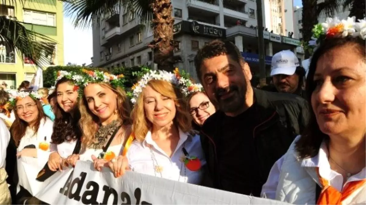 Adana\'nın Gelinlerinde Karnaval Coşkusu