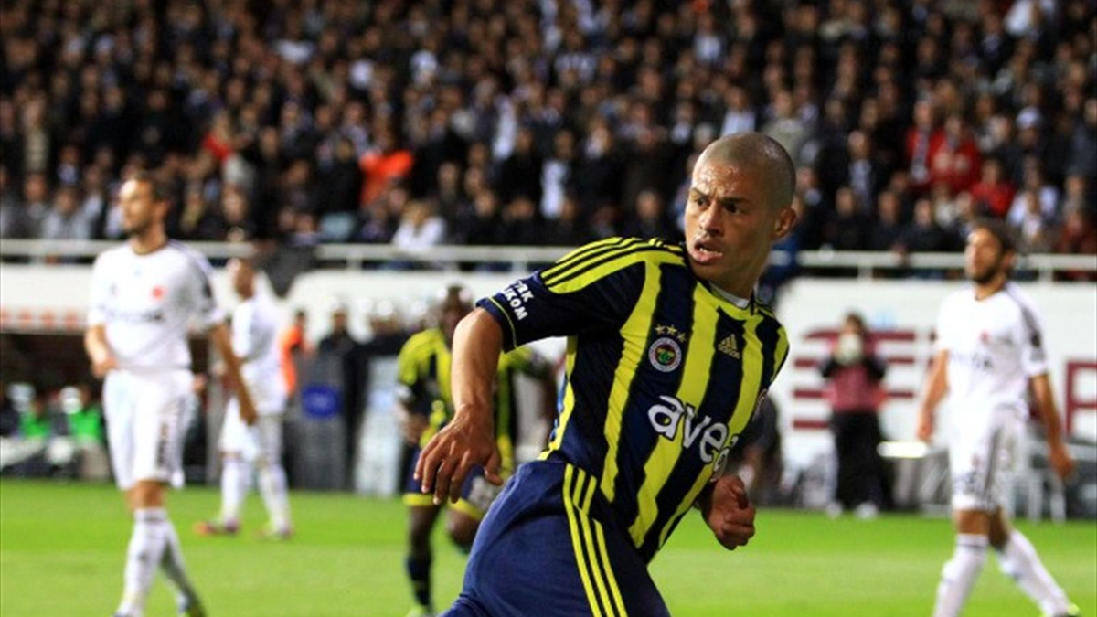 Alex de Souza\'dan Fenerbahçe Kafilesine Geçmiş Olsun Mesajı
