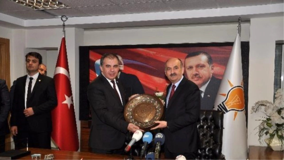 Bakan Müezzinoğlu: "Birileri Atatürk\'ün Gölgesinde Yan Gelip Yatıyor"