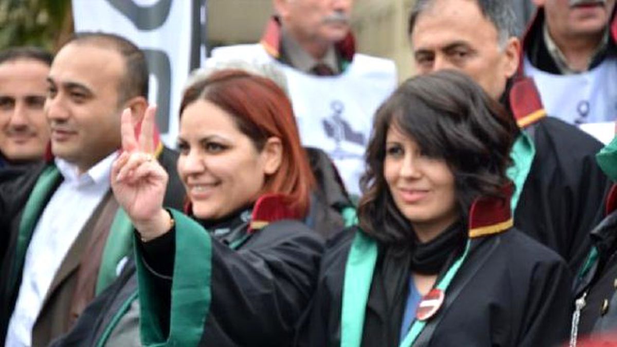 Bursa\'da 2 Bin Avukattan \'Türkiye Adaletini Arıyor\' Yürüyüşü