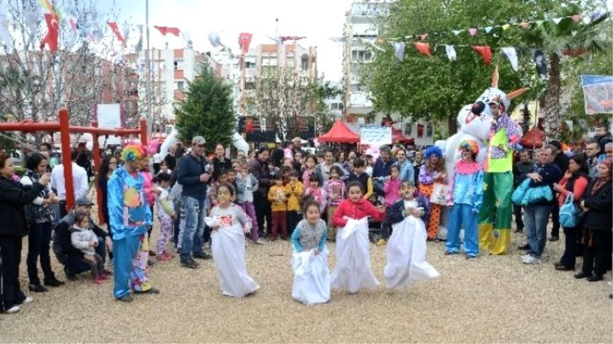 Çocuklar Muratpaşa\'da Mutlu