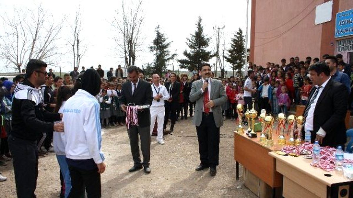 Dicle İlçesinde Atletizm Turnuvası Düzenlendi