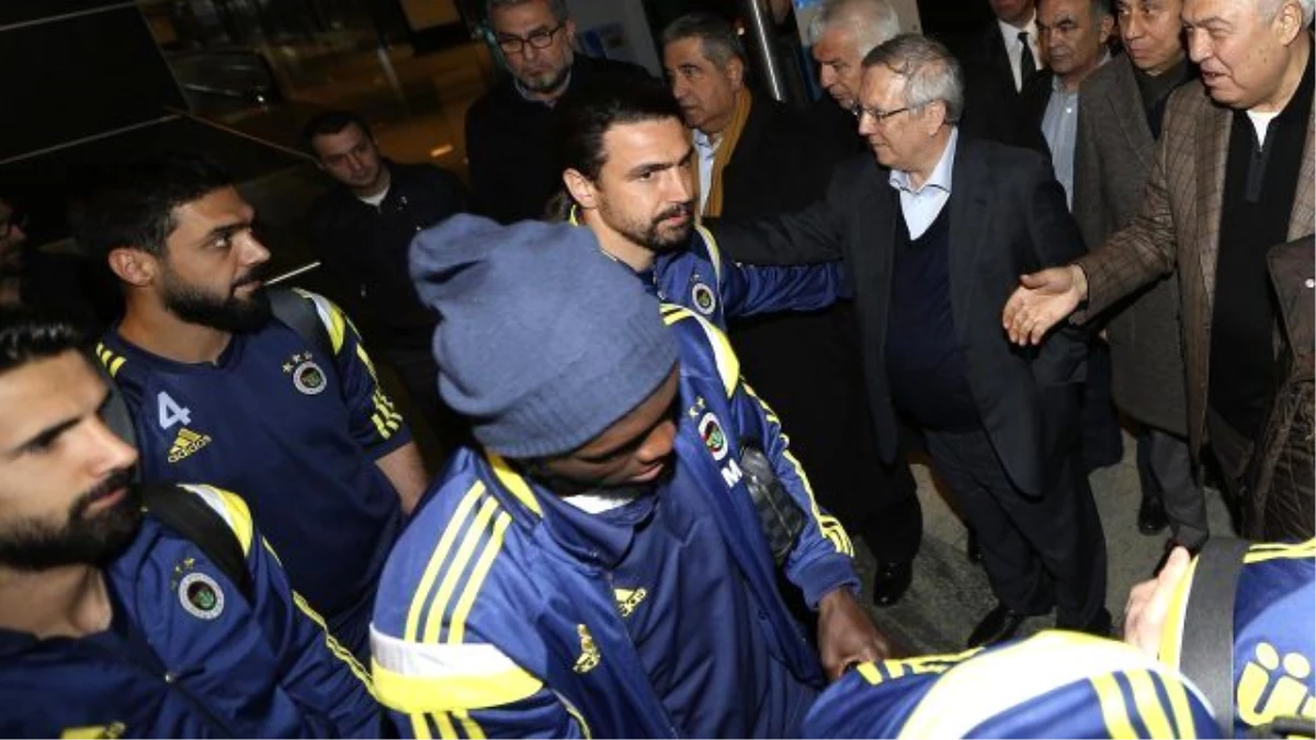Fenerbahçe Kafilesini Aziz Yıldırım Karşıladı