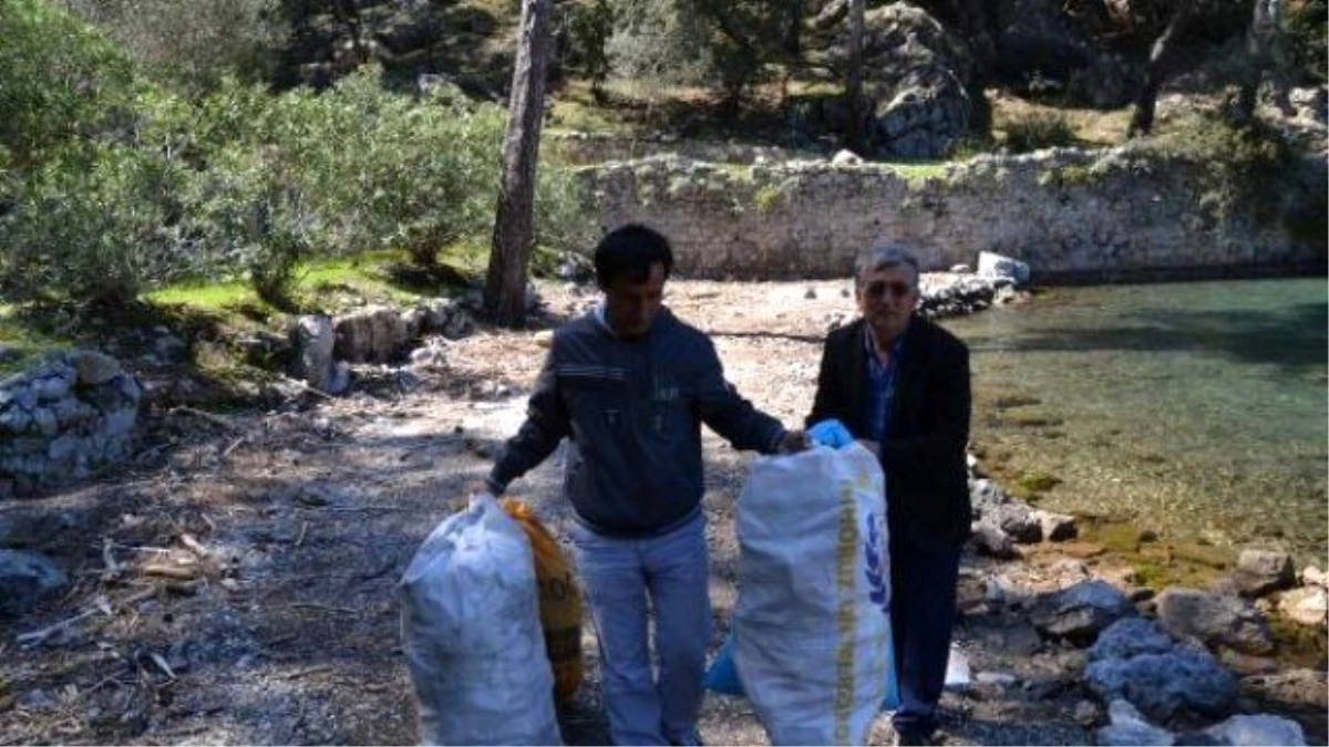 Göcek Koylarında Plaj Temizliği