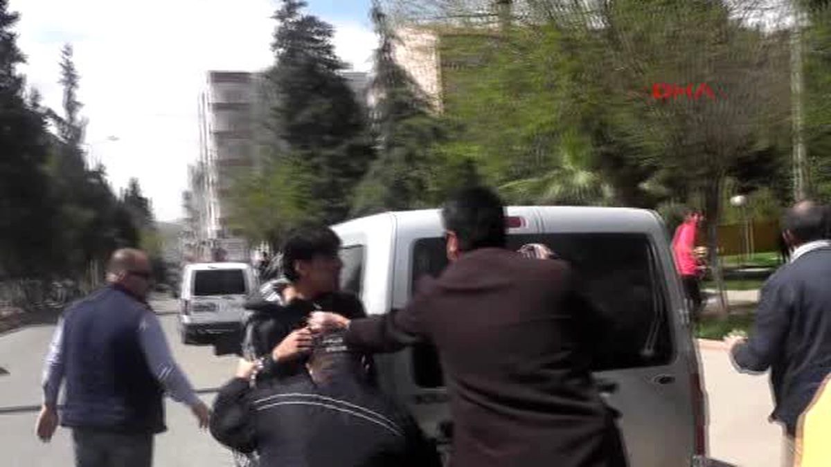 Kavga Eden Suriyeli 2 Kardeş Birbirini Yaraladı